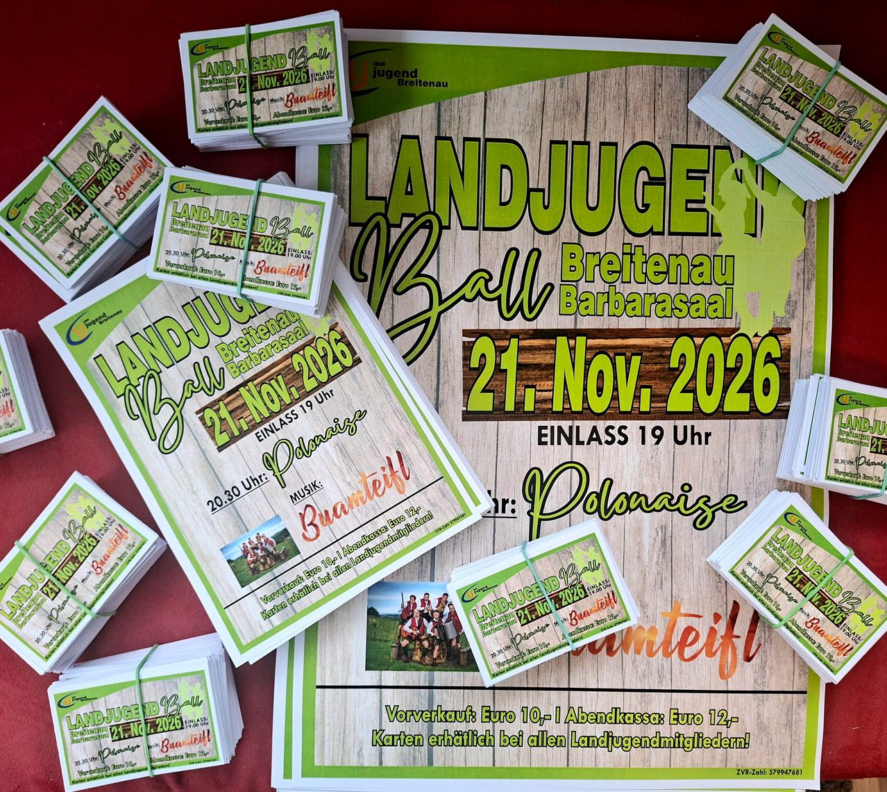 Flyer für das Landjugend Ball Breitenau Barbarasaal Event am 21. Nov. 2026. Tickets inkludieren Eintritt bis 19 Uhr. Vorverkauf verfügbar. Fotos der Teilnehmer.