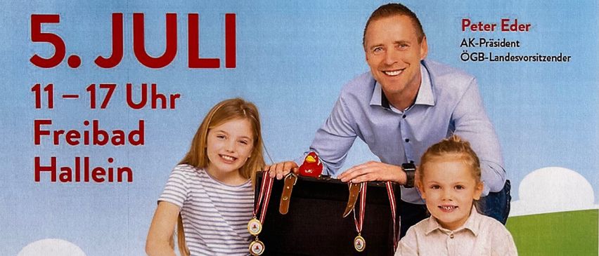 Plakat für ein Familienfest in Freibad Hallein am 5. Juli, von 11-17 Uhr. Zeigt einen Mann mit zwei Kindern und einen Schatztruhe mit Medaillen.