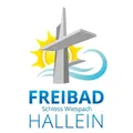 Das Logo für Freibad Hallein mit einem großen Kreuz und einer Sonne auf einem blauen Wellenhintergrund.
