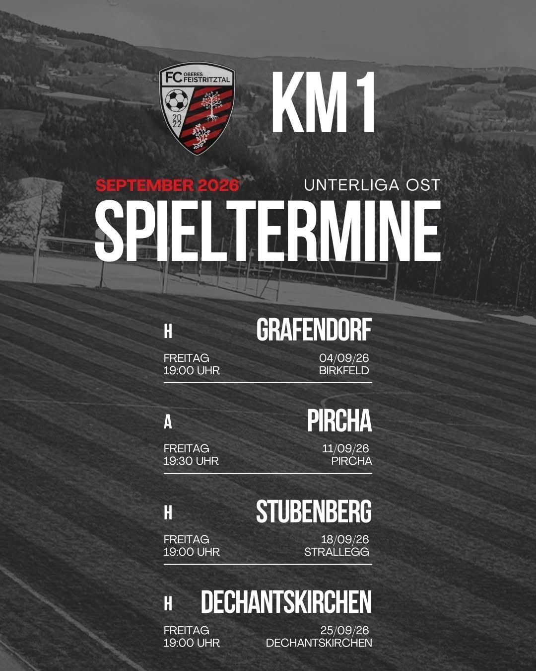 Ein schwarz-weißes Plakat listet Fußballspieldaten für KM1 im September 2026 auf. Spiele sind für Greifendorf, Pircha, Stubenberg und Dechantskirchen geplant.