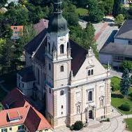 Bild enthält, Architecture, Building, Spire, Tower, Bell Tower, Outdoors, Clock Tower, Housing, Cathedral, Aerial View