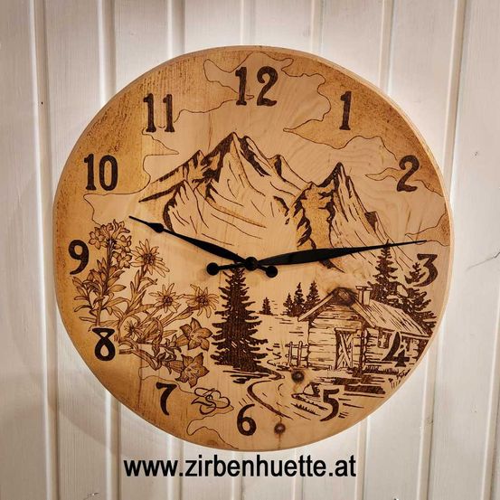 Bild enthält, Clock, Wall Clock, Analog Clock, Plate