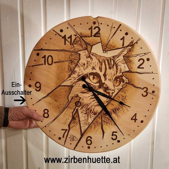Bild enthält, Analog Clock, Clock, Person