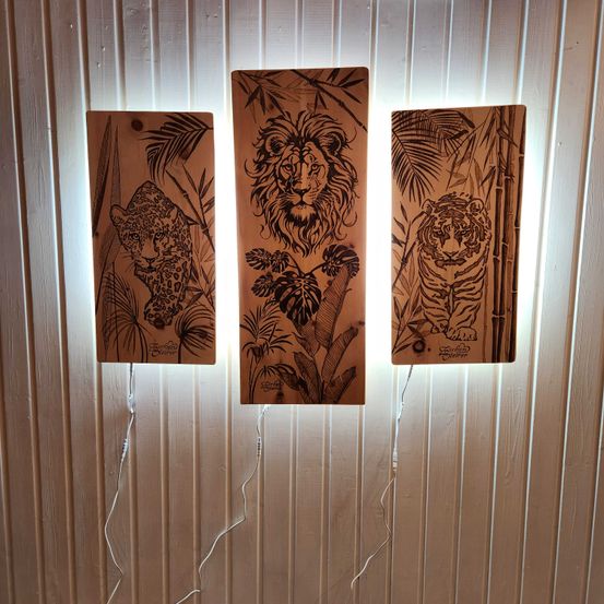 Bild enthält, Indoors, Interior Design, Art, Painting, Hardwood, Stained Wood, Wood, Wood Panels