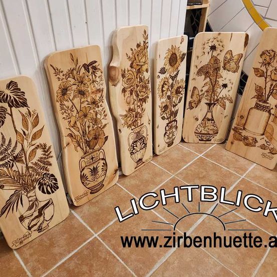 Bild enthält, Home Decor, Interior Design, Cushion, Art, Wood, Handicraft, Painting