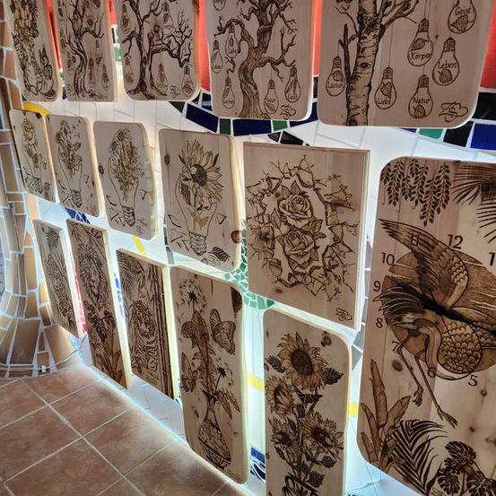 Bild enthält, Tile, Art, Interior Design, Floor, Adult, Bride, Female, Person, Woman, Tape