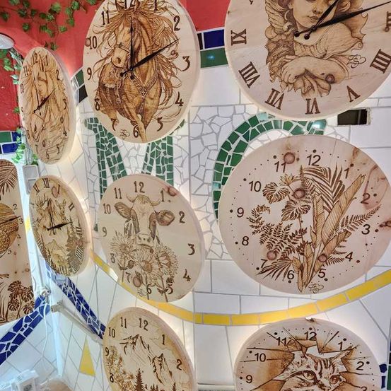 Bild enthält, Person, Art, Face, Head, Handicraft, Adult, Bride, Female, Woman, Cat