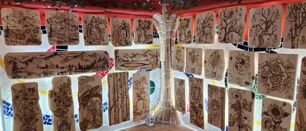 Bild enthält, Floor, Building, Indoors, Interior Design, Art, Tile, Tape, Flooring, Can