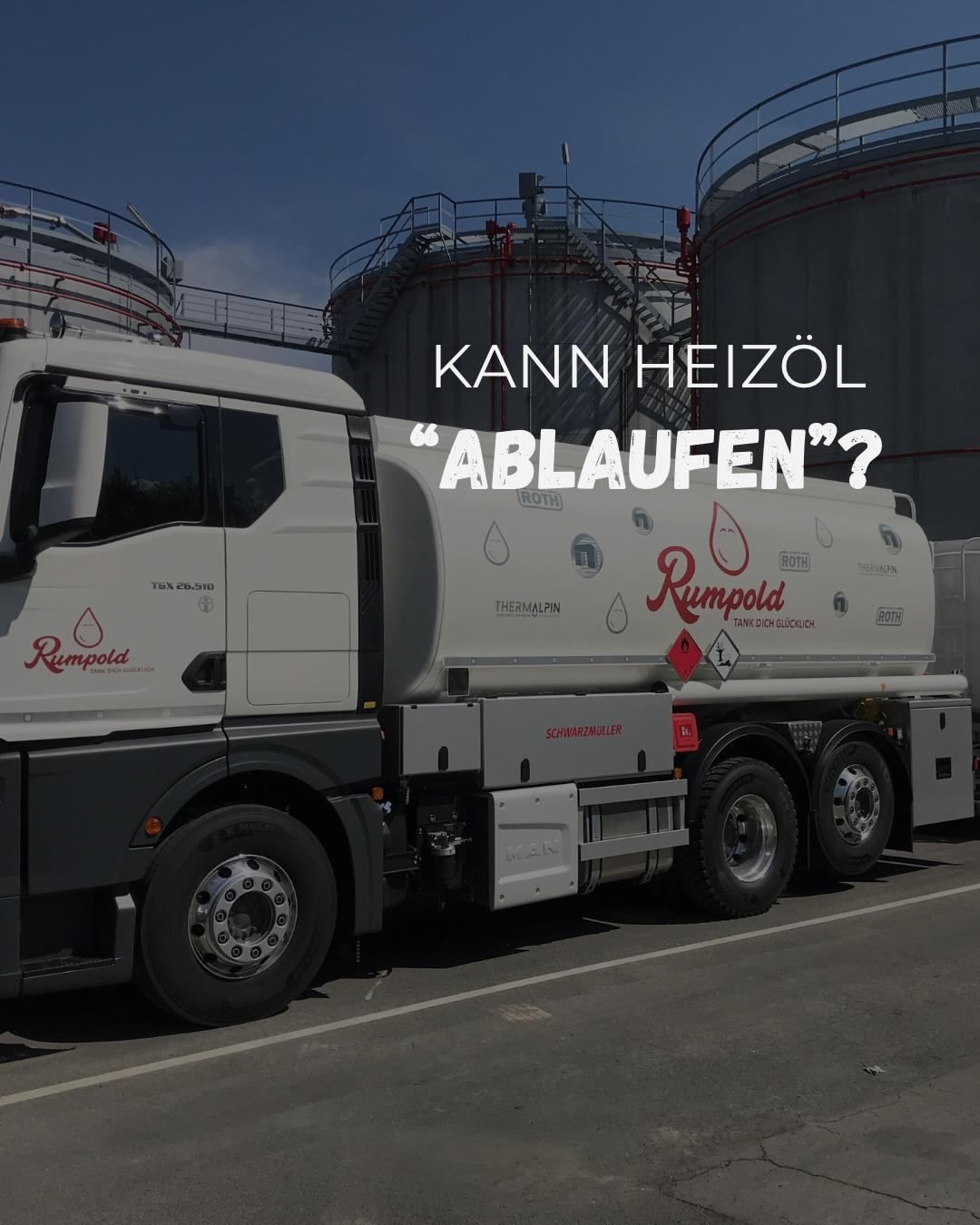 Ein weißer Rumbold-Lkw steht vor großen Lagertanks, mit dem Text 'KANN HEIZÖL ABLAUEN?' darüber geschrieben.