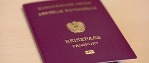 Bild enthält, Text, Document, Id Cards, Passport