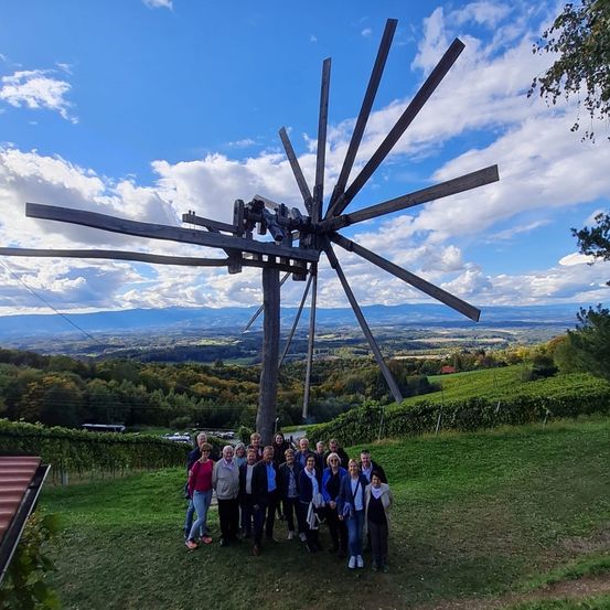 Bild enthält, Outdoors, Nature, Person, Sky, Windmill