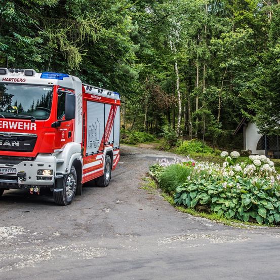 Bild enthält, Transportation, Truck, Vehicle, Bumper, Fire Truck, Person