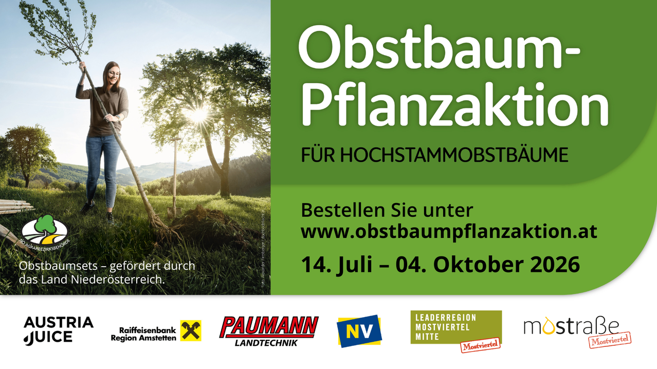 Die Anzeige zeigt einen Baum und einen Rasen im Hintergrund, mit einem großen grünen Text 'Obstbaumpflanzak'. Es wirbt für die Bestellung von Obstbäumen vom 14. Juli bis 4. Oktober. Der Text enthält Logos verschiedener Unternehmen.