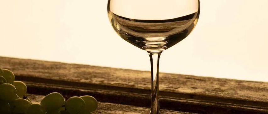 Bild enthält, Glass, Goblet, Nature, Outdoors, Alcohol, Beverage, Liquor, Wine Glass, Pill
