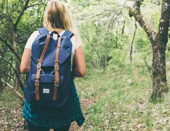 Bild enthält, Bag, Adventure, Hiking, Nature, Outdoors, Person, Backpack, Backpacking, Walking