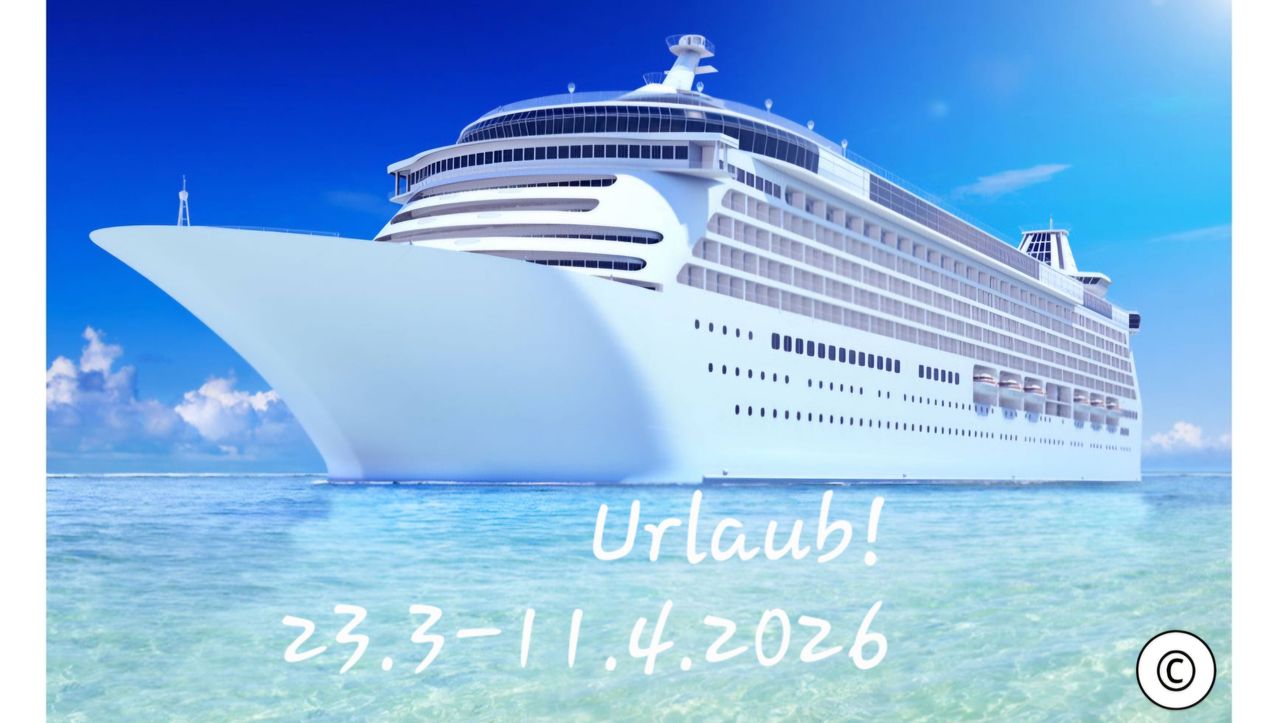 Ein großes Kreuzfahrtschiff im Ozean mit einem klaren blauen Himmel. Es steht 'Urlaub!' und die Daten '23.3-11.4.2026.'