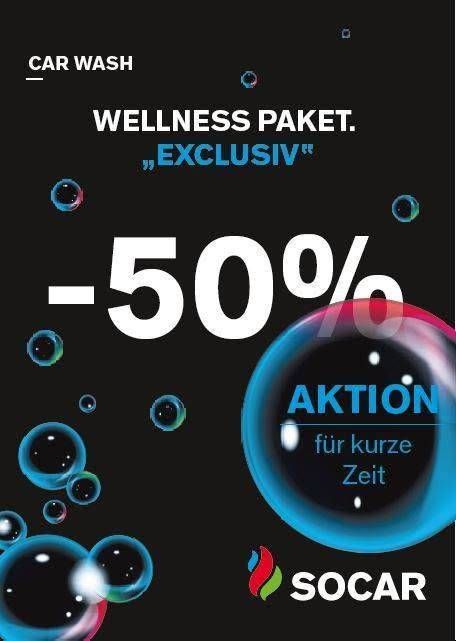 Ein Werbeplakat für einen Autowaschservice, der ein Wellness-Paket mit 50% Rabatt für eine begrenzte Zeit anbietet. Das Plakat zeigt eine große Blasengrafik und den Markennamen 'SOCCAR'.