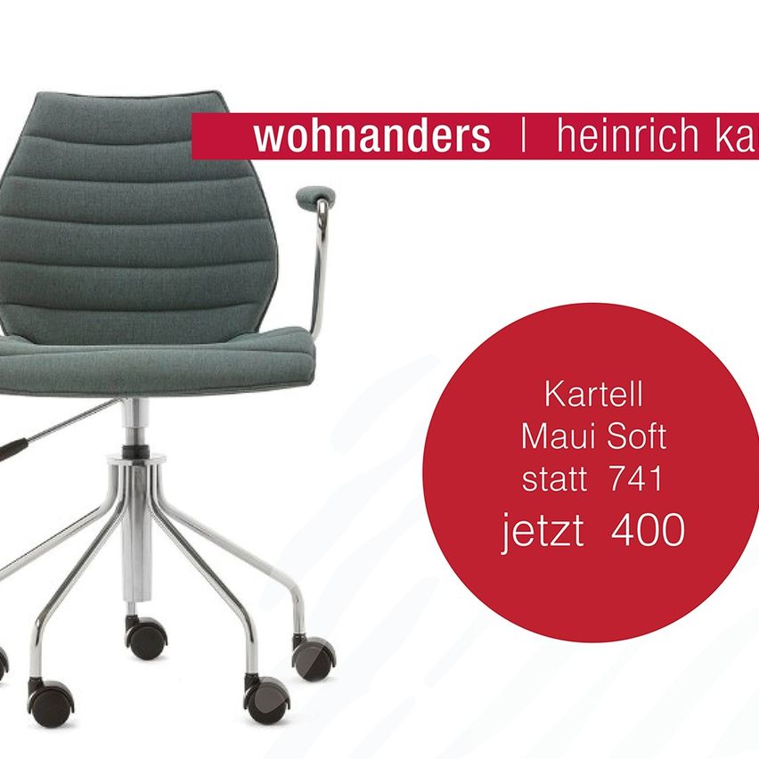 Ein grüner Bürostuhl mit rotem Text, der 'wohnanders | heinrich ka' und 'Kartell Maui Soft statt 741 jetzt 400' in einem roten Kreis liest.