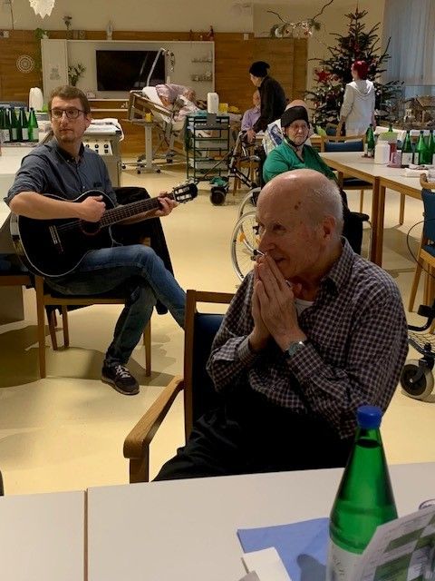 Bild enthält, Head, Person, Guitar, Adult, Male, Man, Face, Guitarist, Music, Musician