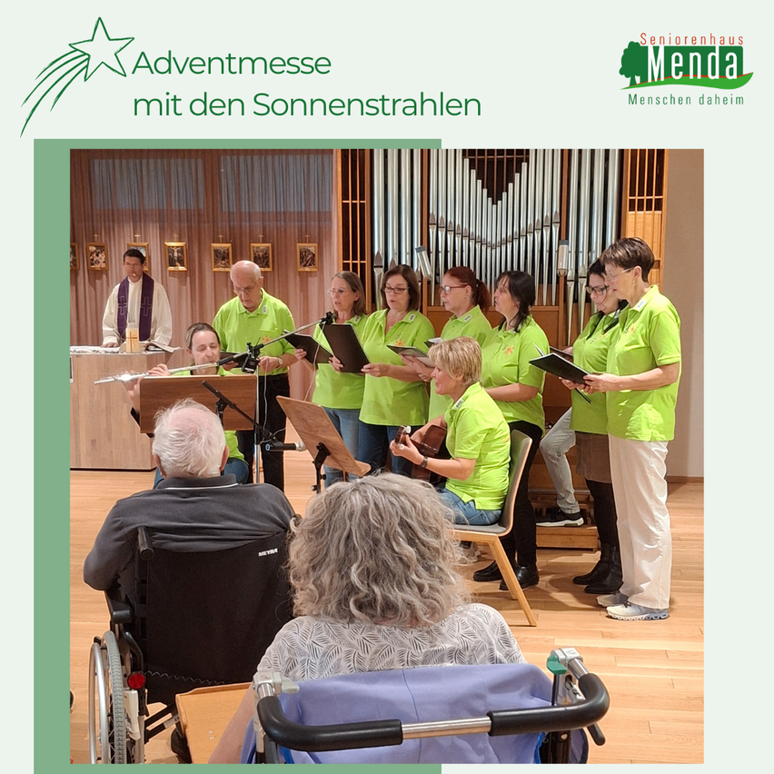 Ein Chor von Menschen in grünen Shirts steht vor einer Orgel. Ein älterer Mann im Rollstuhl beobachtet sie.