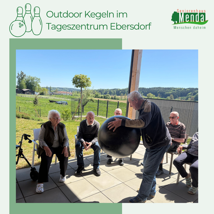Eine Outdoor-Kegelveranstaltung im Tageszentrum Ebersdorf mit älteren Teilnehmern, die mit einem großen schwarzen Ball spielen.