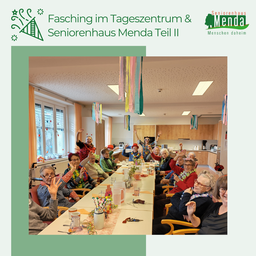 Eine Gruppe älterer Frauen feiert einen festlichen Anlass in einem Essbereich. Bunte Dekorationen schmücken die Decke und den Tisch.