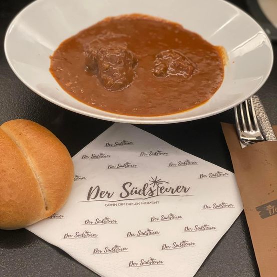 Bild enthält, Food, Food Presentation, Plate, Meat, Mutton, Gravy