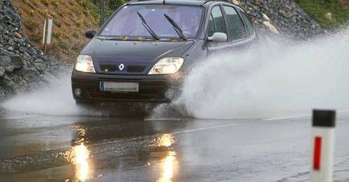 Bild enthält, Water, Car, Transportation, Vehicle, License Plate