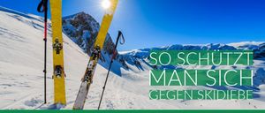 Skier auf schneebedecktem Berg mit Textüberlagerung. Es steht 'So schii man gegen ski'. Ein Website-Link 'www.vers' ist unten.