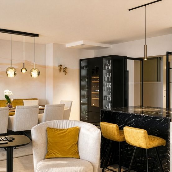 Designer Wohnzimmer mit Wohnküche und Essbereich