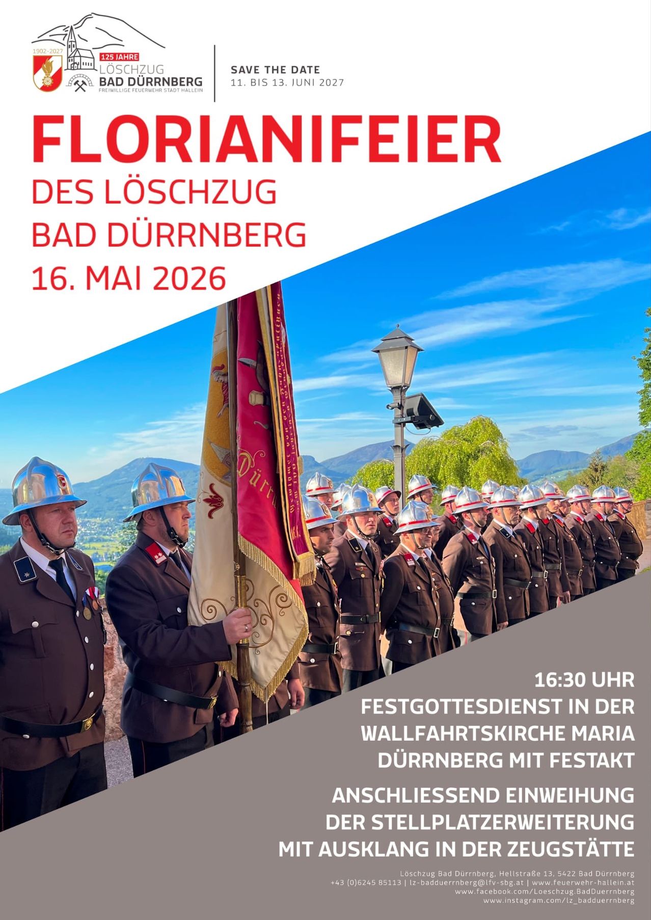 Ein Plakat bewirbt das Florianifeier des Löschzug Bad Dürrnberg am 16. Mai 2026. Eine Reihe von Feuerwehrleuten steht im Freien in Formation.