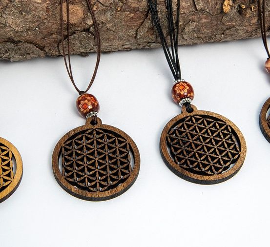 Bild enthält, Accessories, Earring, Jewelry, Necklace, Pendant