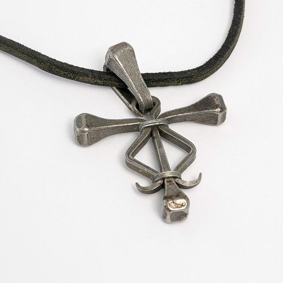 Bild enthält, Accessories, Pendant, Jewelry, Necklace