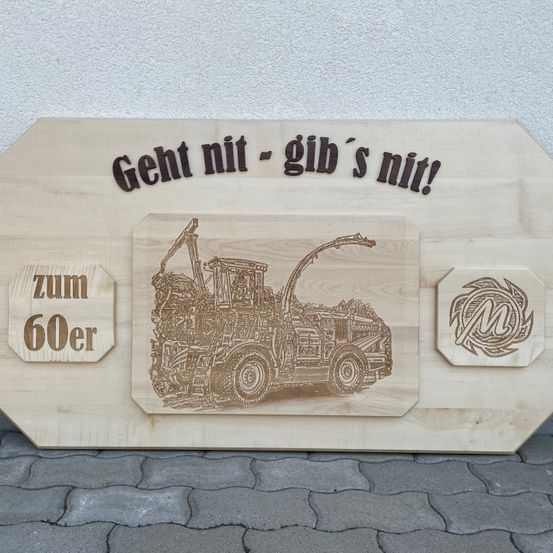 Geht nit - gib´s nit, Geburtstagstafel zum runden Geburtstag mit Nussholzschrift. Logo und Fotogravur