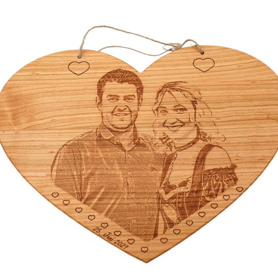 Bild enthält, Adult, Male, Man, Person, Face, Head, Symbol, Ping Pong Paddle, Sport, Love Heart Symbol