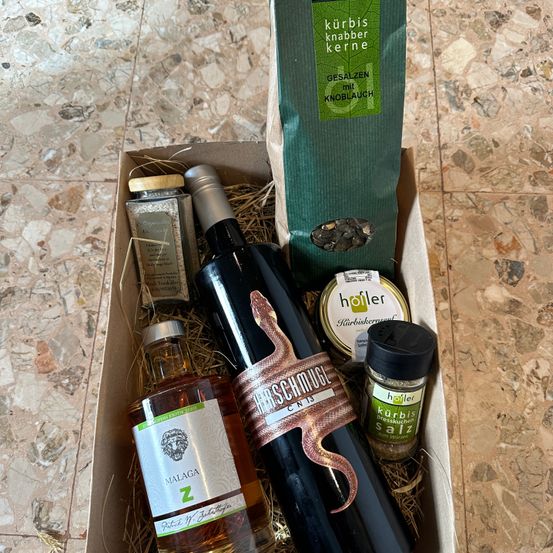 Bild enthält, Fun, Bottle, Cosmetics, Perfume, Leisure Activities, Picnic