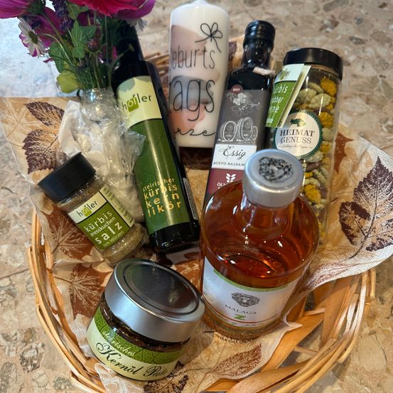 Bild enthält, Herbal, Herbs, Plant, Flower, Bottle, Alcohol, Beer, Beverage