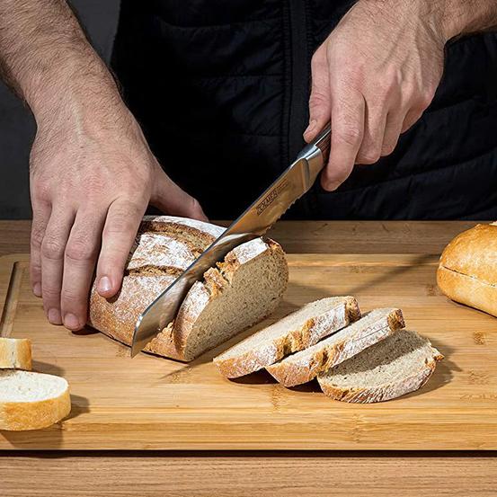 Bild enthält, Blade, Weapon, Knife, Chopping Board, Food, Bread, Chopping Ingredients, Cooking