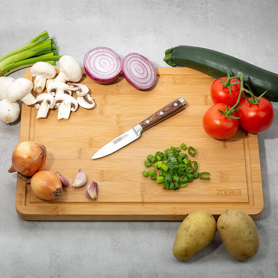 Bild enthält, Food, Chopping Board, Blade, Weapon, Knife, Fruit, Pear, Plant, Produce, Chopping Ingredients