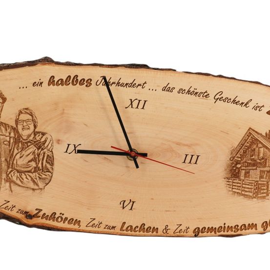 Bild enthält, Wood, Adult, Male, Man, Person, Face, Head, Analog Clock, Clock, Tree