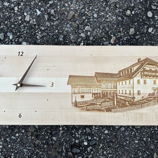 Bild enthält, Book, Publication, Road, Wood