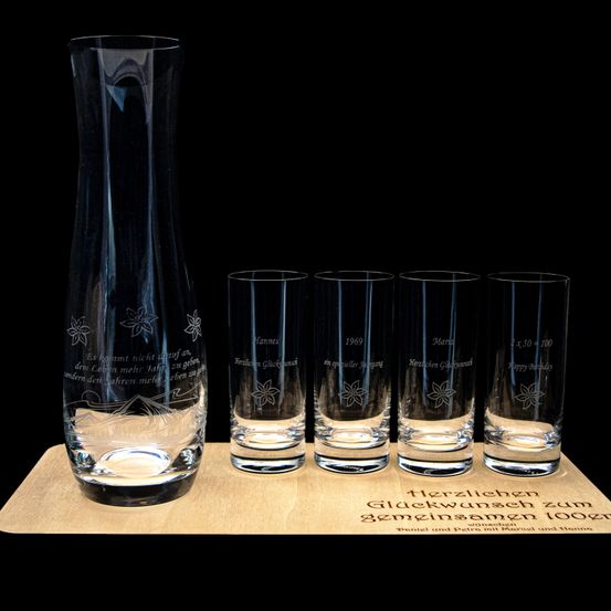 Bild enthält, Glass, Jar, Pottery, Cup, Alcohol, Beer, Beverage, Vase