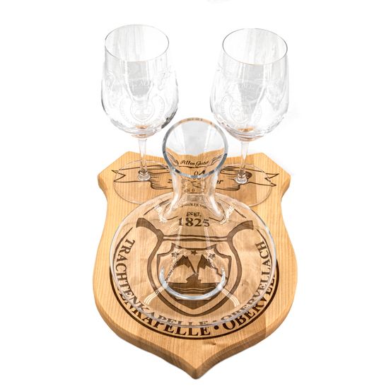 Bild enthält, Glass, Furniture, Table, Alcohol, Beverage, Liquor