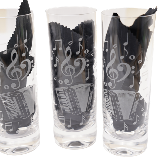 Bild enthält, Glass, Cup, Jar, Pottery, Vase, Bottle, Cylinder, Can, Tin