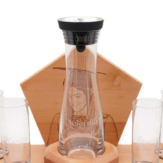 Bild enthält, Bottle, Shaker, Face, Head, Person