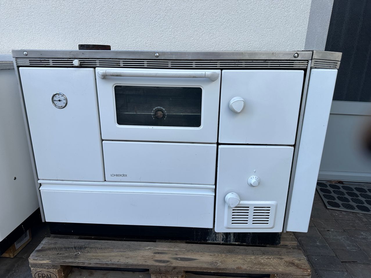 Bild enthält, Device, Appliance, Electrical Device, Gas Stove, Oven, Stove, Microwave