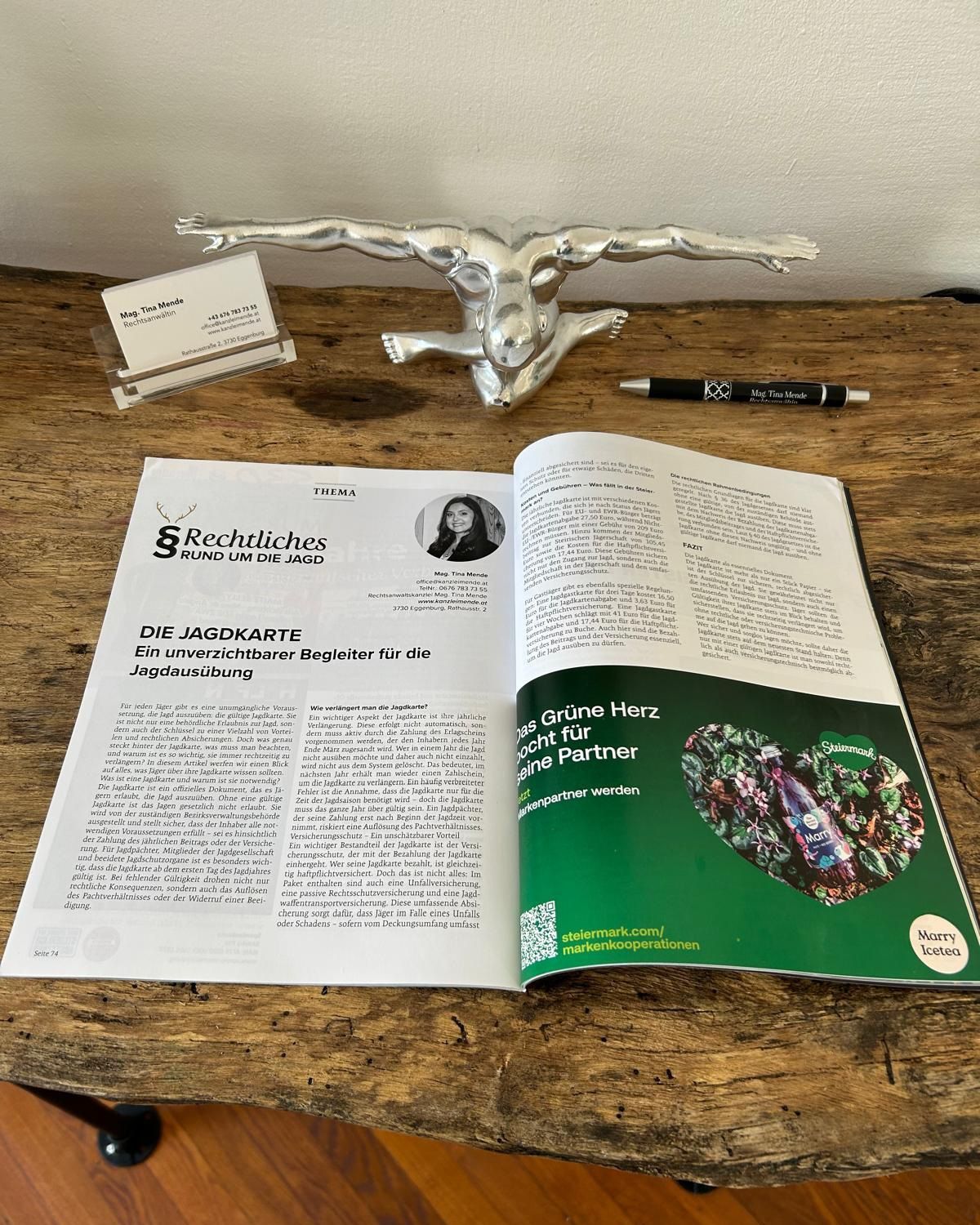 Bild enthält, Book, Publication, Cross, Symbol, Text, Person