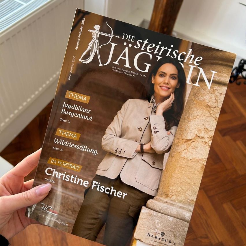 Bild enthält, Advertisement, Poster, Publication, Adult, Female, Person, Woman, Coat, Book, Business Card