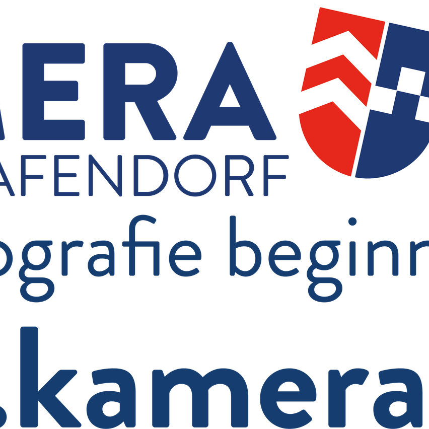 Ein schwarzer Hintergrund mit einem Logo, das 'MA M URF' liest. Das Logo ist rot, blau und weiß mit einem Emblem. Das Wort 'beginnt' ist in Blau mit einem roten Rand geschrieben. Das Wort 'genau' ist in Blau geschrieben.