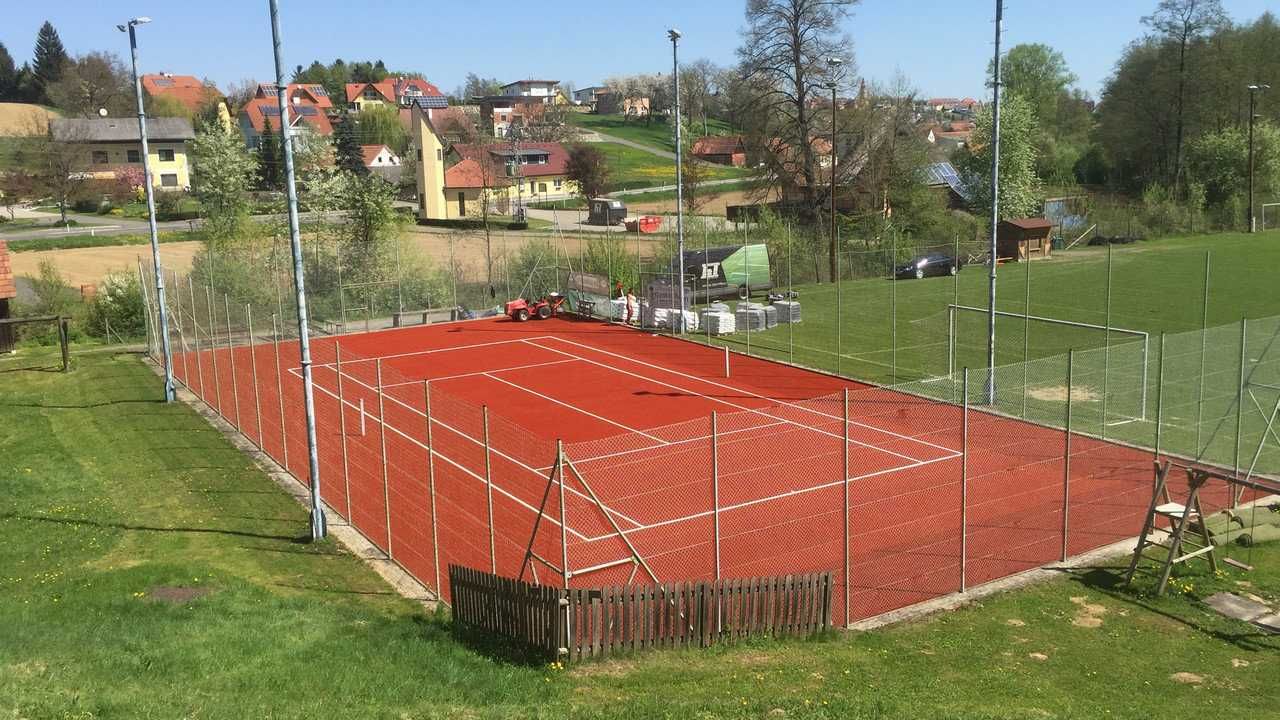 Bild enthält, Car, Transportation, Vehicle, Person, Sport, Tennis